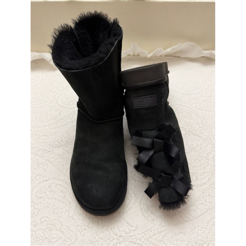 UGG Boots Size 9 Black Bailey Bow II